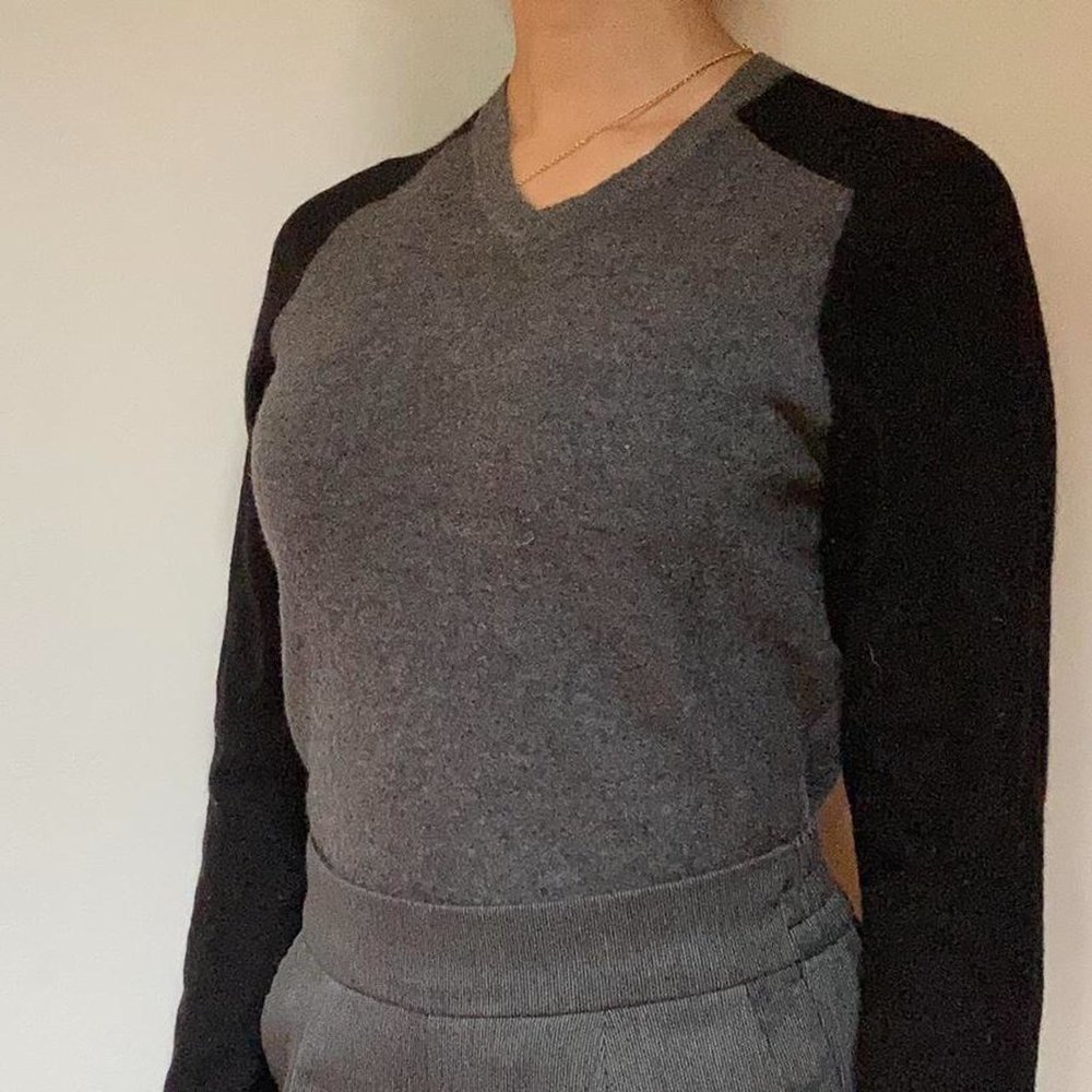 Banana Republic 100% merino wool gray and black v-neck sweater
